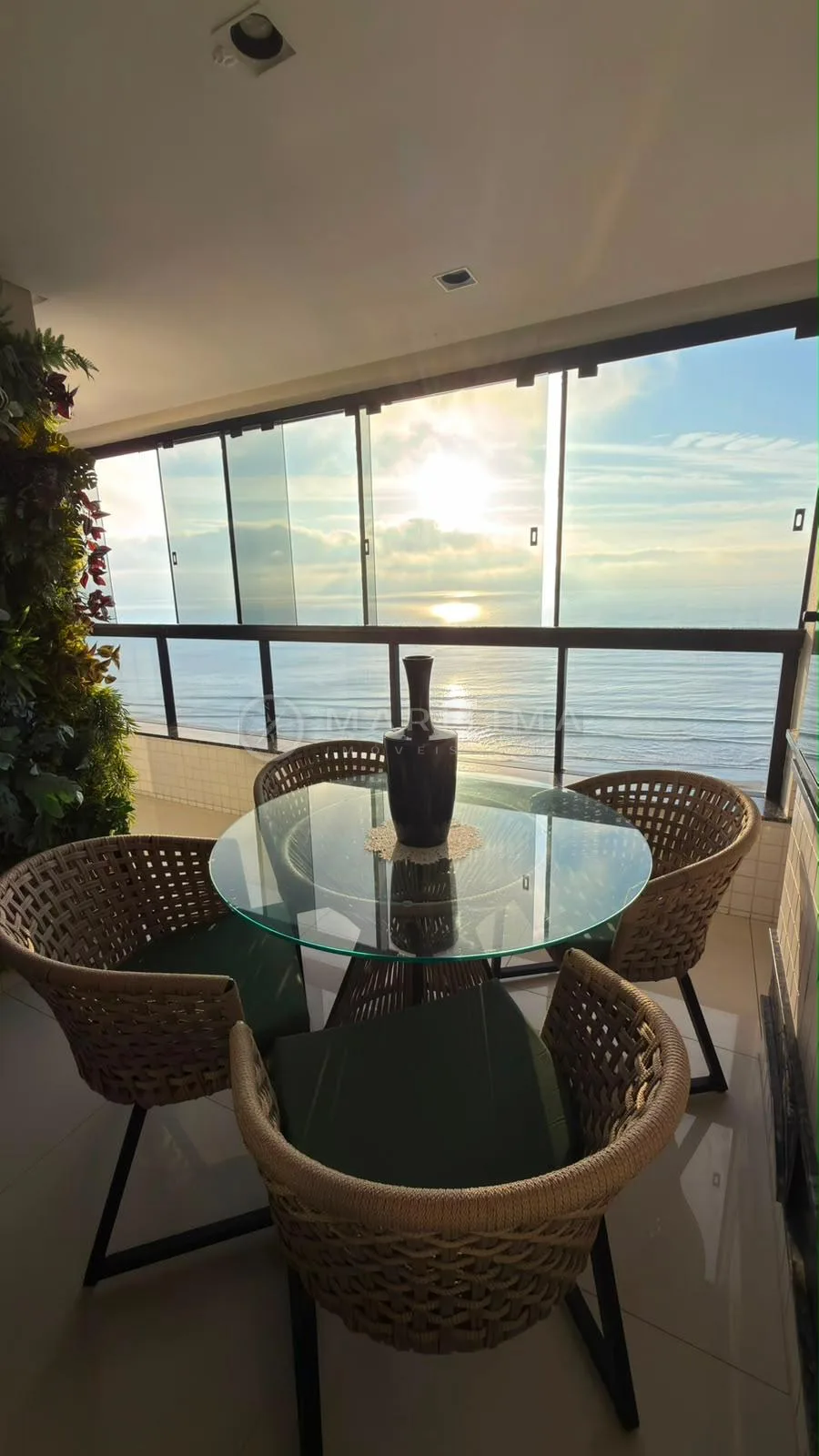 Apartamento frente mar — 3 dormitórios (2 suítes), Centro de Balneário Camboriú — Centro · Balneário Camboriú