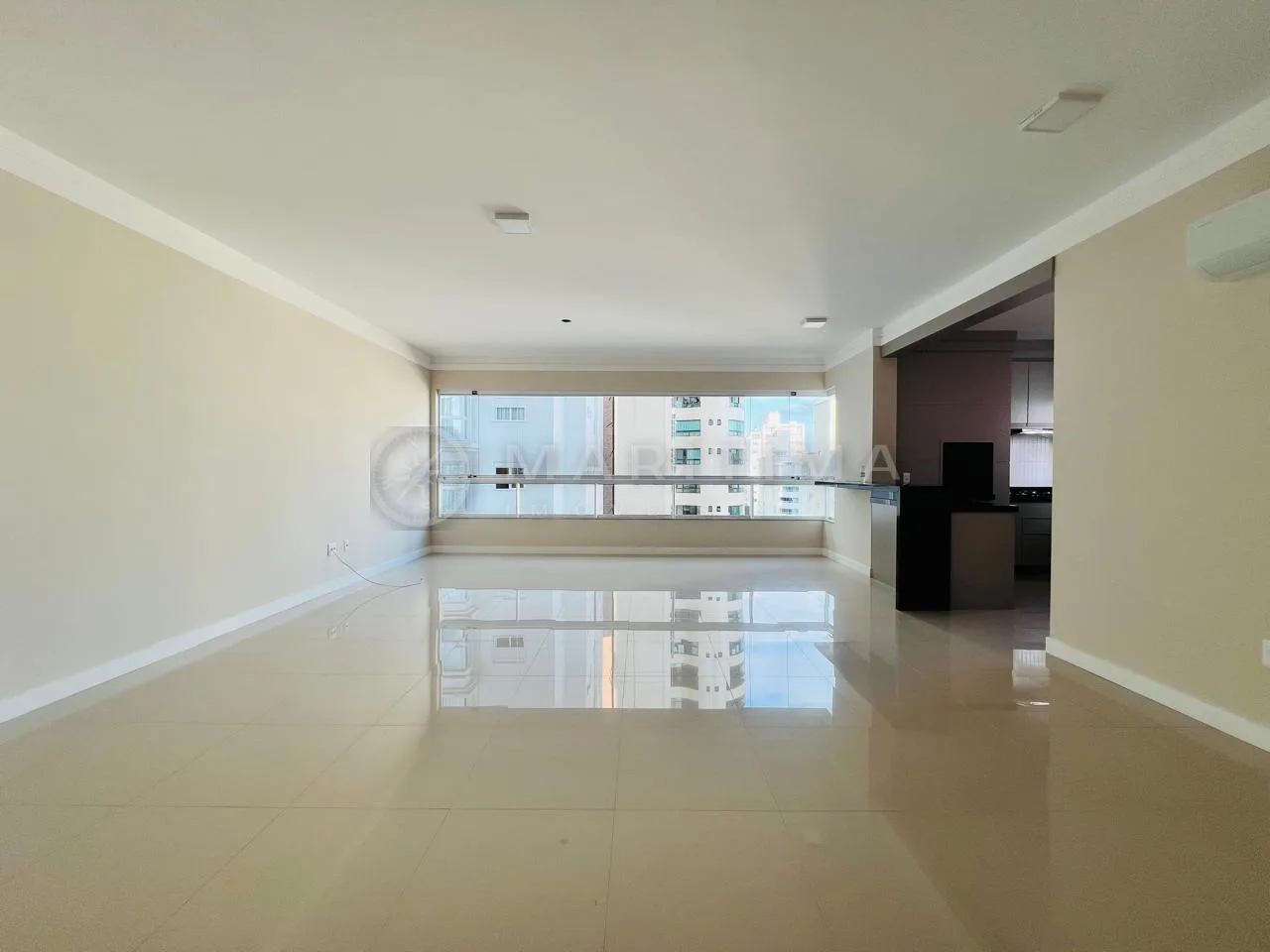 Apartamento 3 dormitórios amplo — Centro, Balneário Camboriú